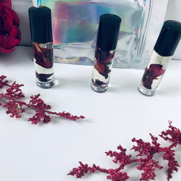 Other - 🌹🌹Rose Pedals LIP OIL🌹🌹